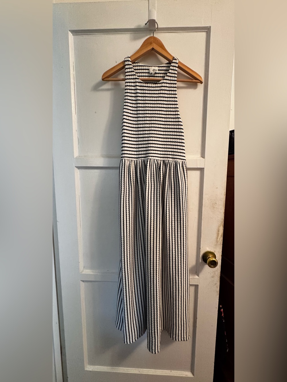 Women’s Midi Dress in white and black -  Everyday Style, deep side pockets!